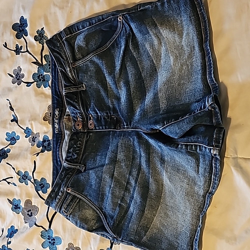 Womens Maurices jean shorts 11/12